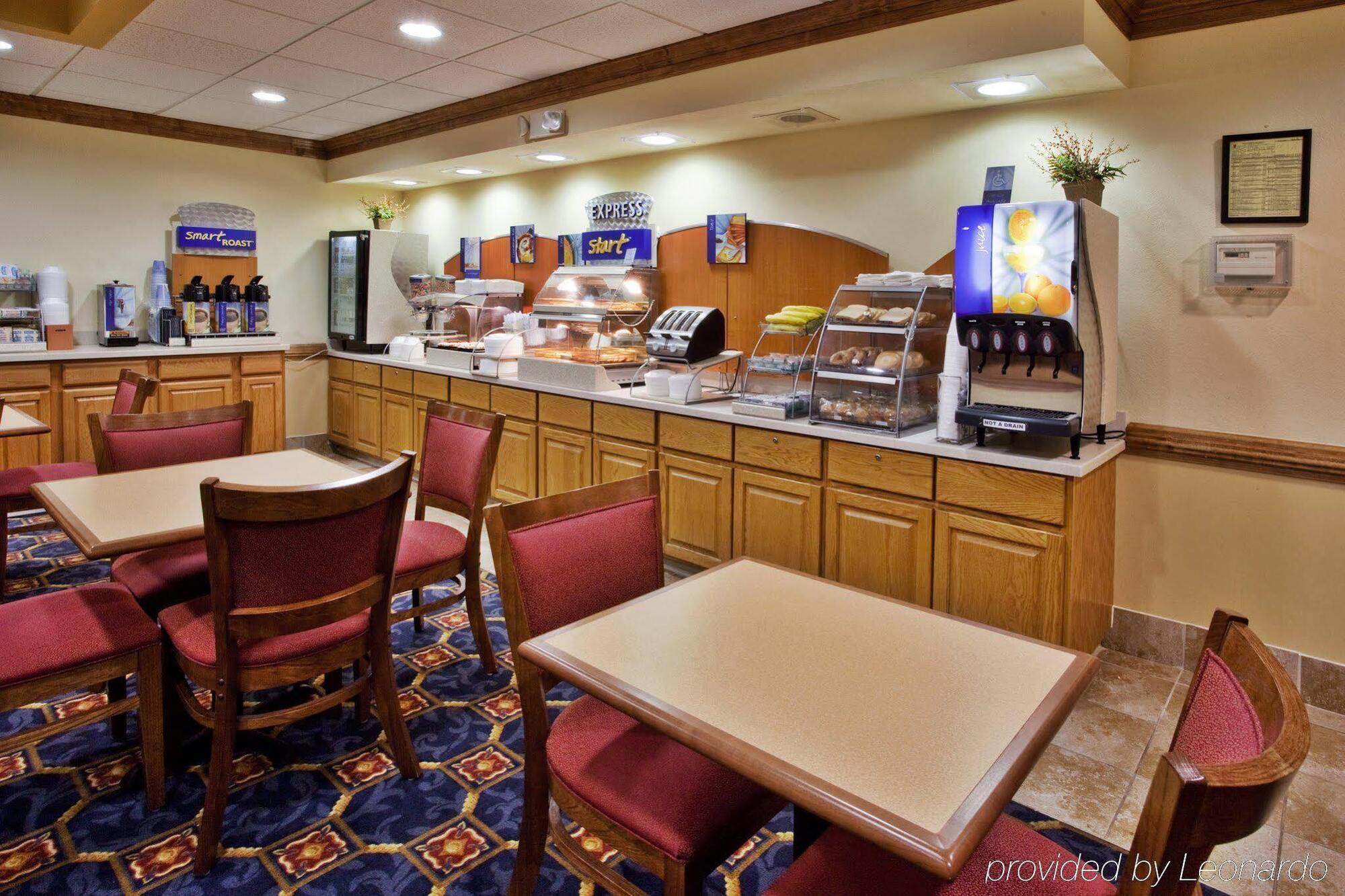 Holiday Inn Express Hotel & Suites Byron By Ihg Luaran gambar